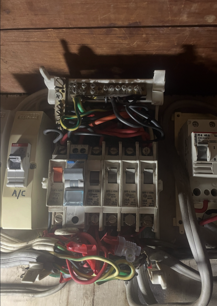 Old fuse box fault-finding and rewire